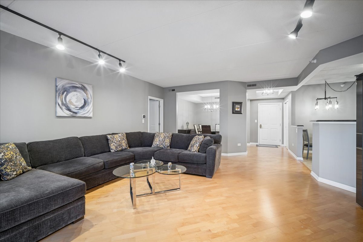 425 Village Green #314, Lincolnshire, IL 60069