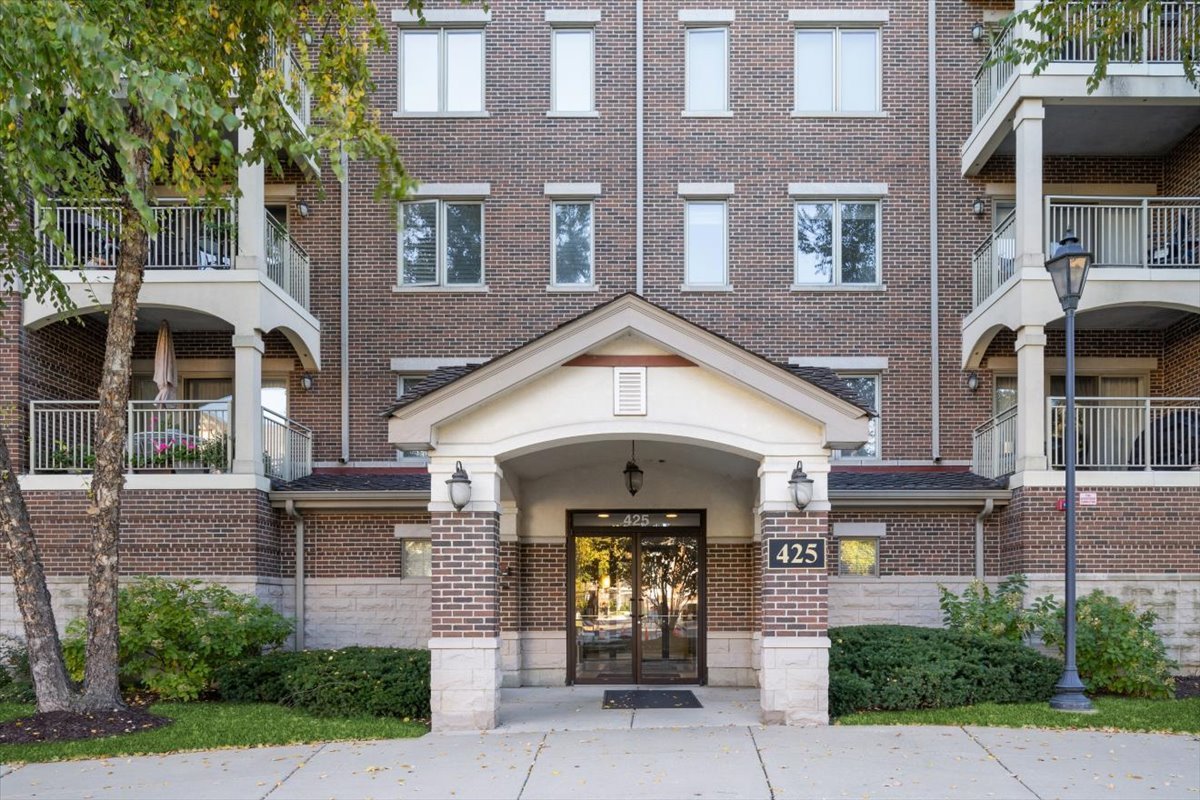 425 Village Green #314, Lincolnshire, IL 60069