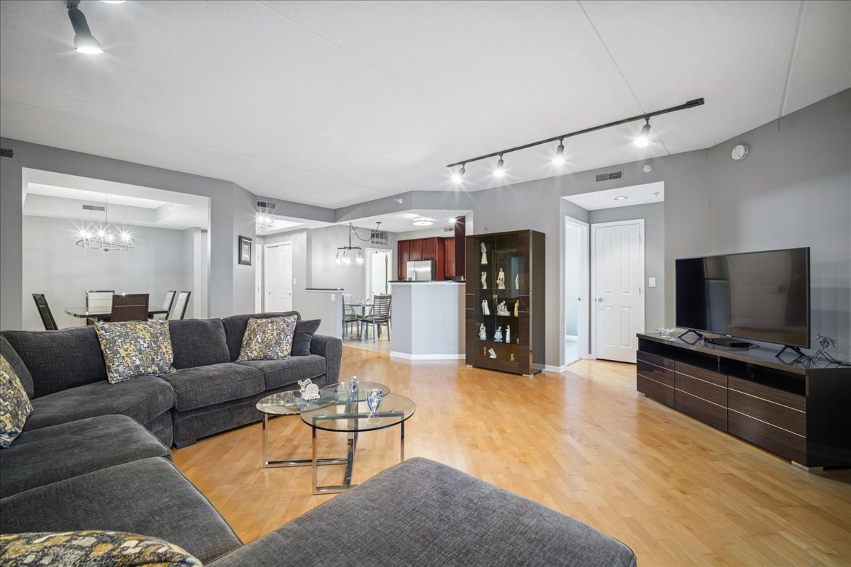 425 Village Green #314, Lincolnshire, IL 60069