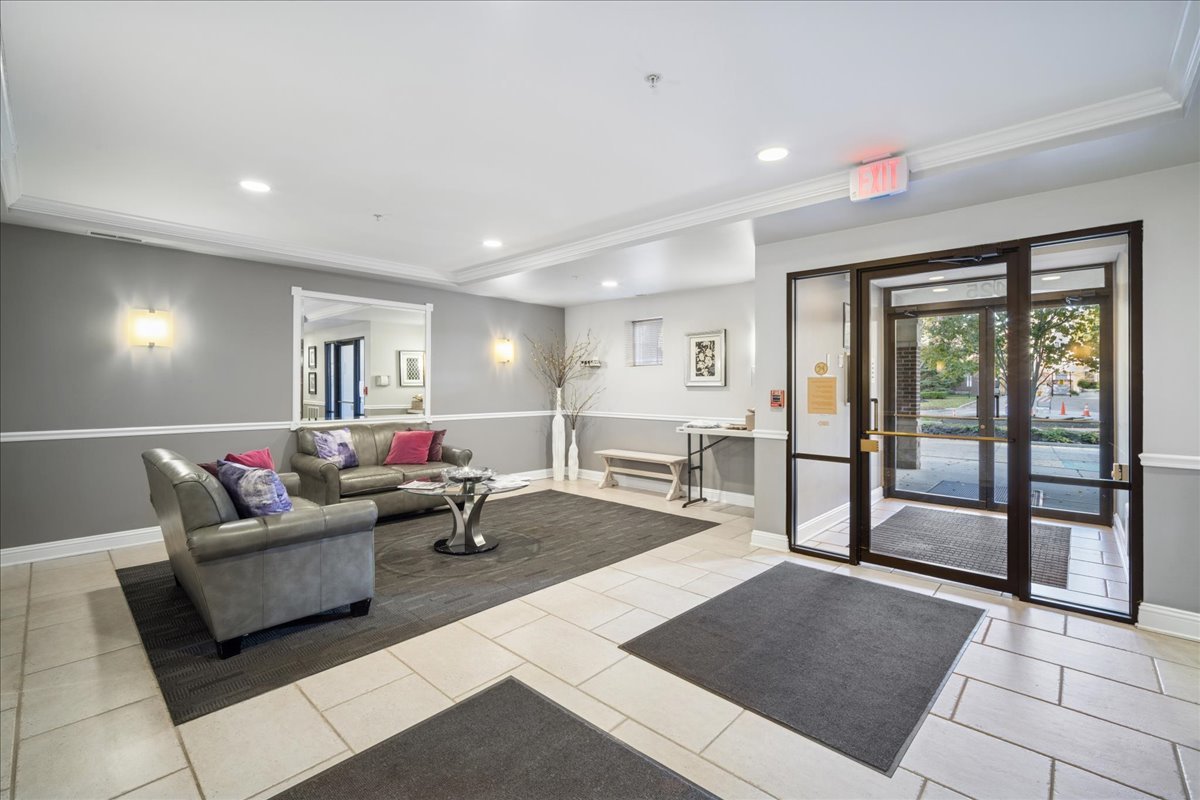 425 Village Green #314, Lincolnshire, IL 60069