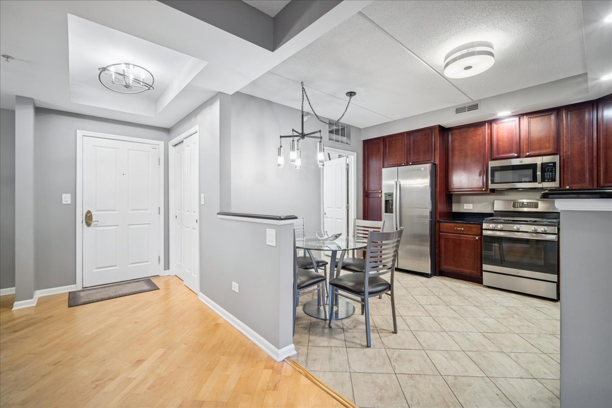 425 Village Green #314, Lincolnshire, IL 60069