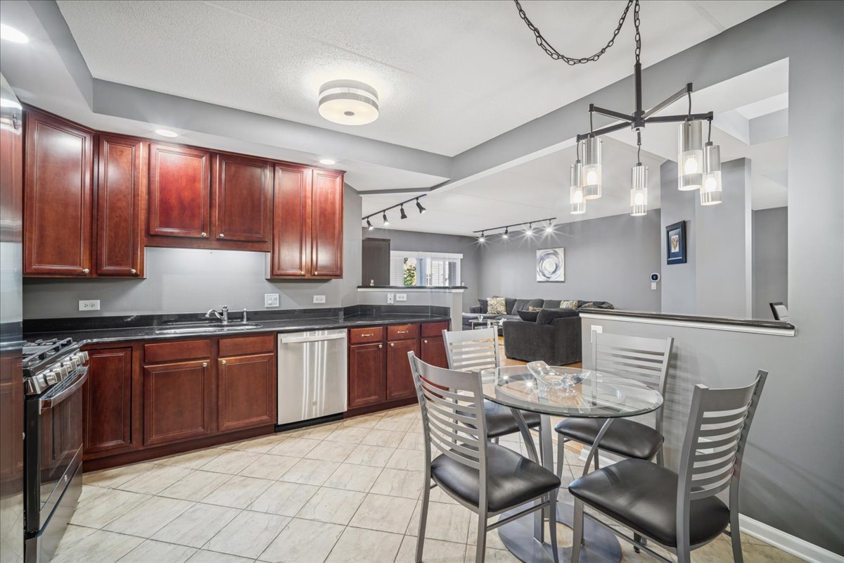 425 Village Green #314, Lincolnshire, IL 60069