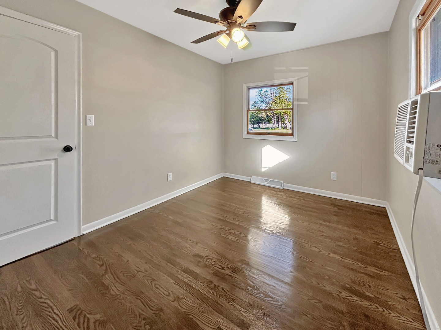 1409 N Seminary Avenue, Woodstock, IL 60098