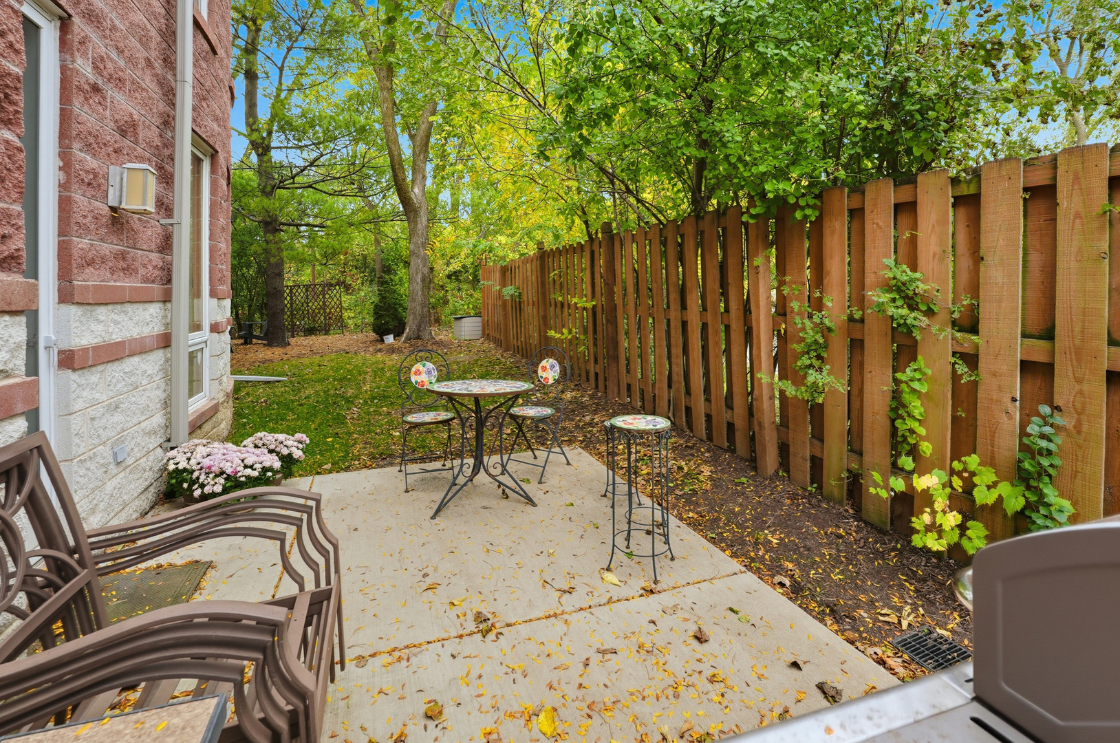 15 Manchester Lane, Elmhurst, IL 60126