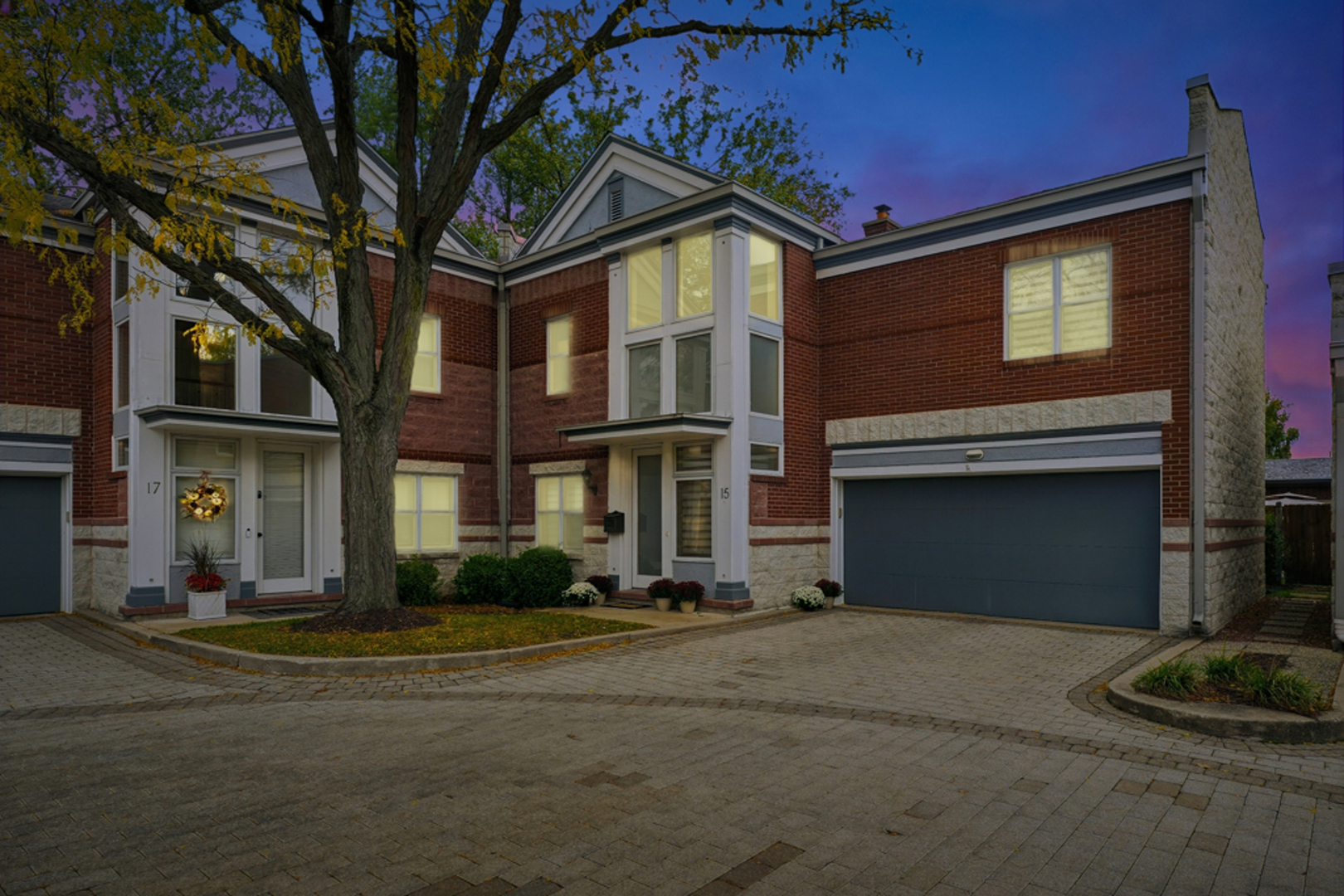 15 Manchester Lane, Elmhurst, IL 60126