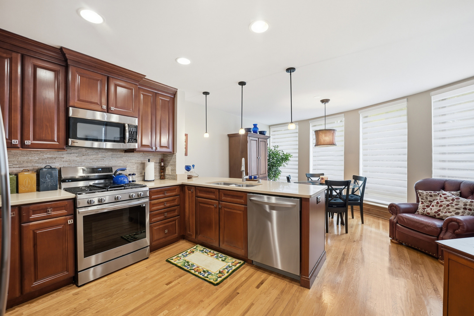 15 Manchester Lane, Elmhurst, IL 60126