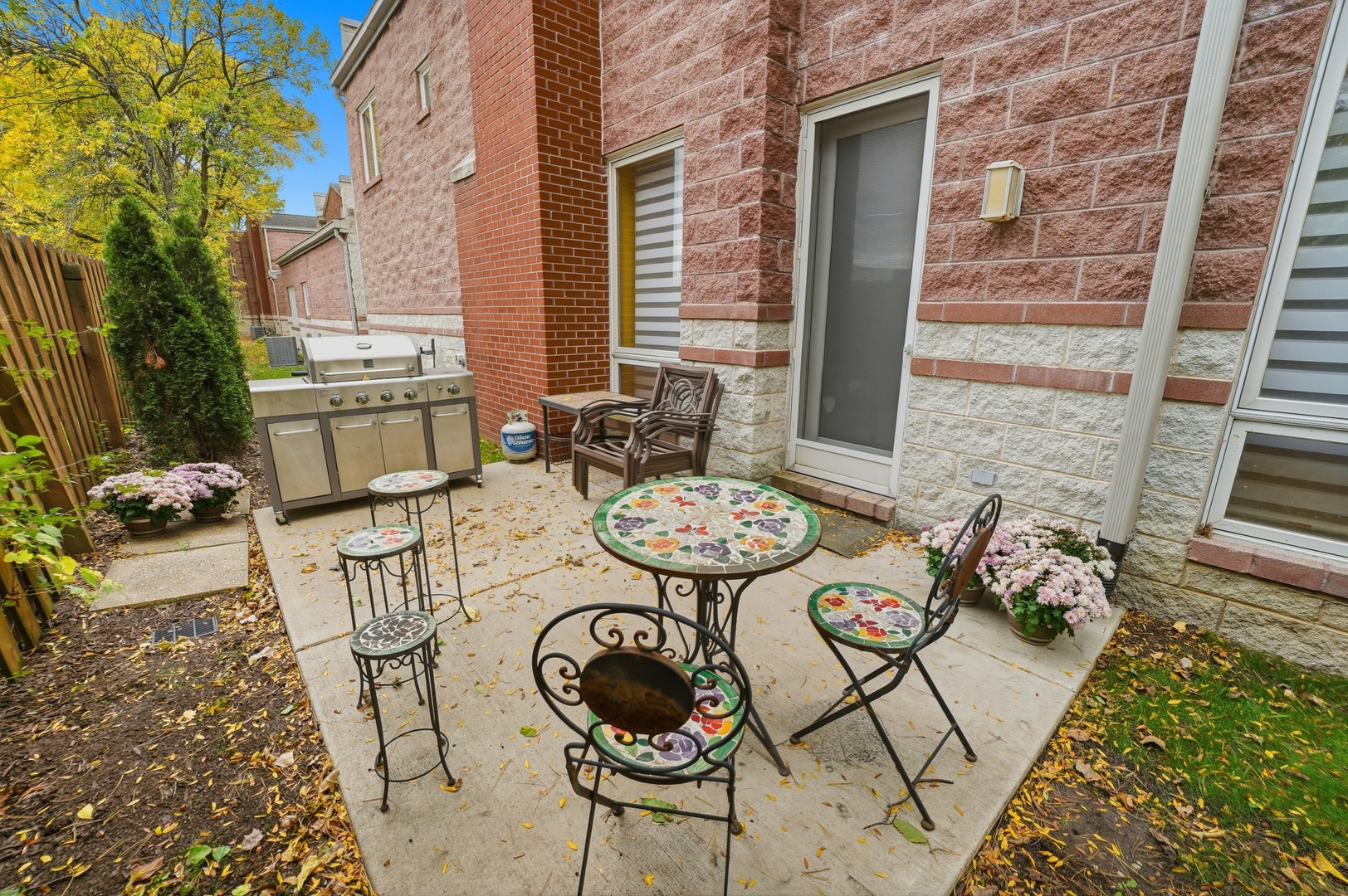 15 Manchester Lane, Elmhurst, IL 60126
