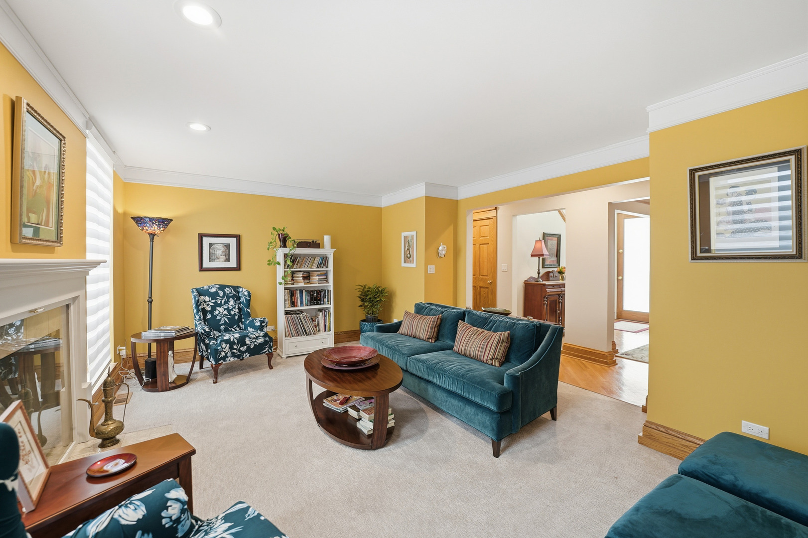 15 Manchester Lane, Elmhurst, IL 60126