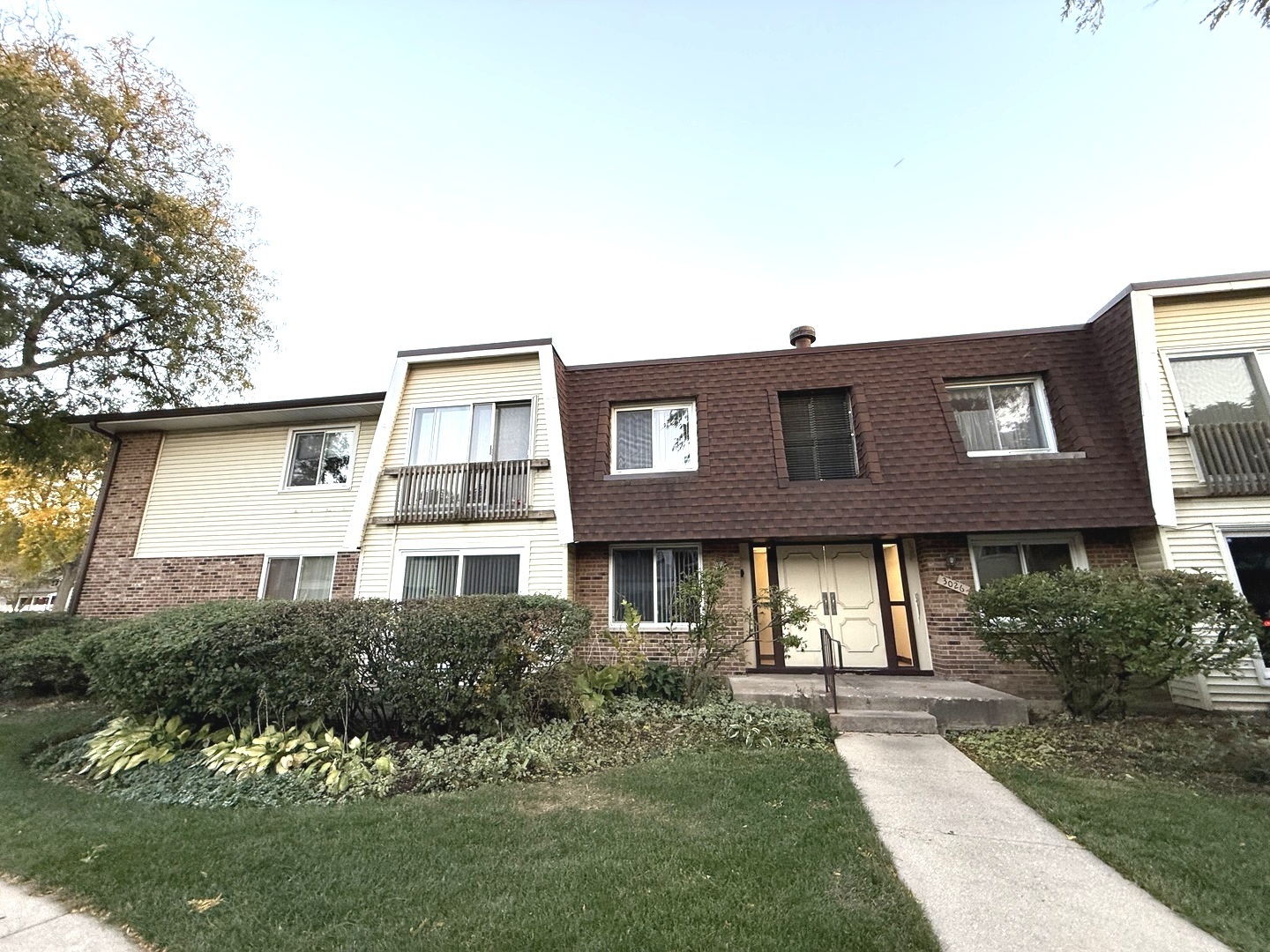 3026 Roberts Drive #4, Woodridge, IL 60517