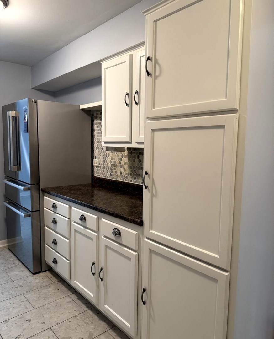 3026 Roberts Drive #4, Woodridge, IL 60517