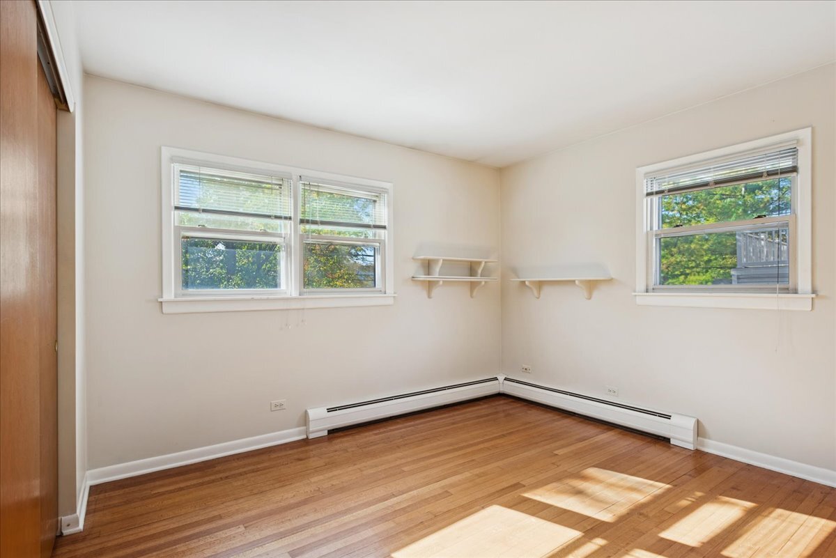 58 E Division Street, Villa Park, IL 60181