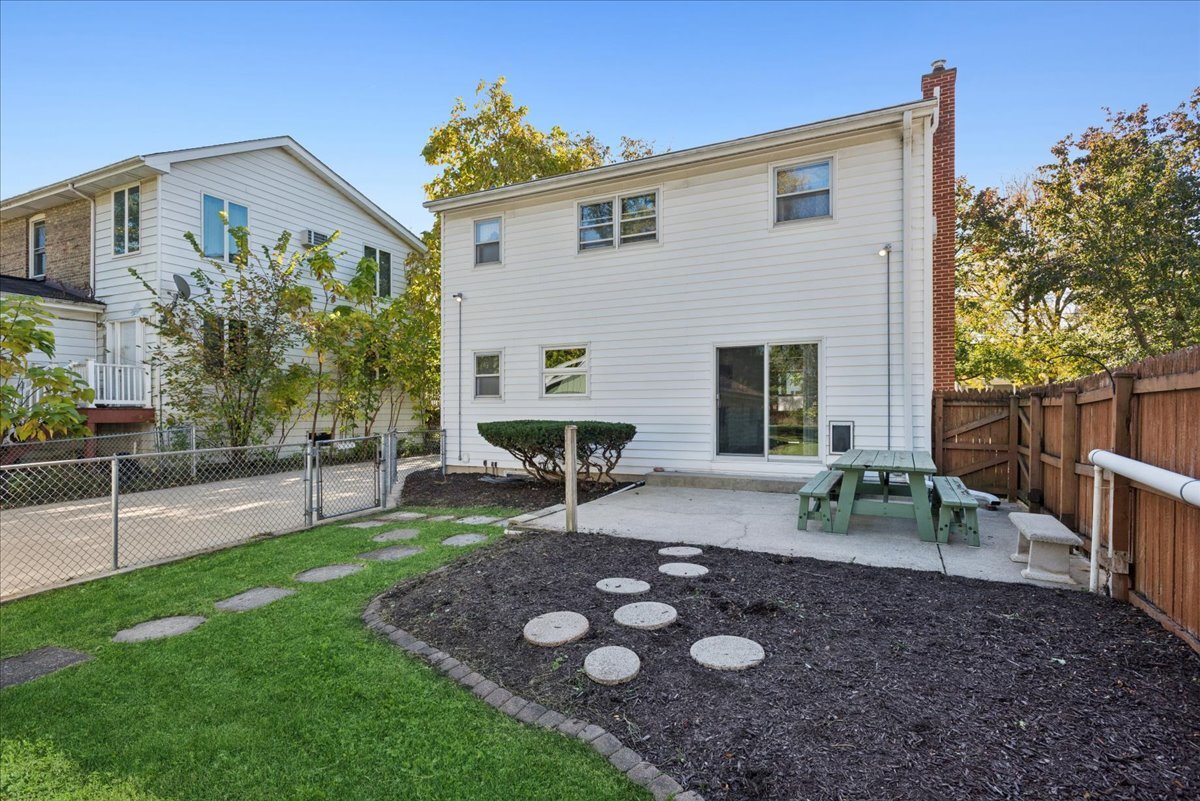 58 E Division Street, Villa Park, IL 60181