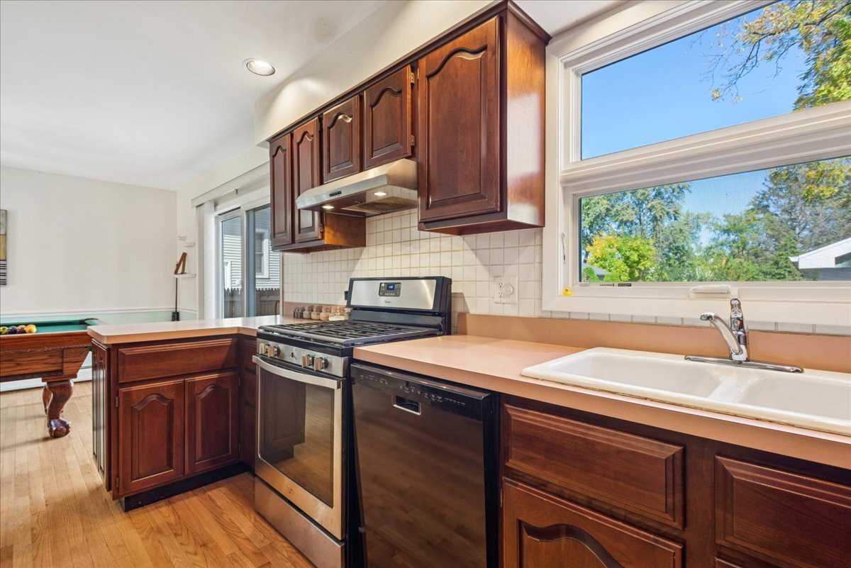 58 E Division Street, Villa Park, IL 60181