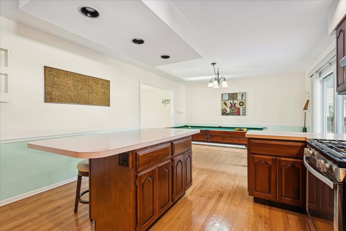 58 E Division Street, Villa Park, IL 60181