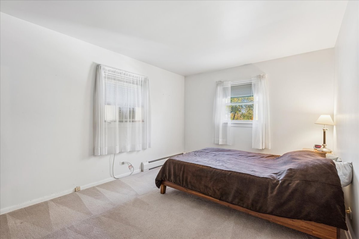 58 E Division Street, Villa Park, IL 60181