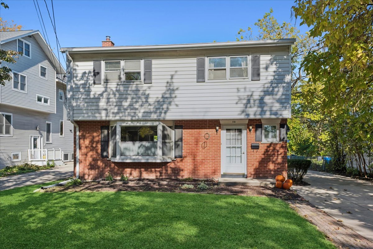 58 E Division Street, Villa Park, IL 60181
