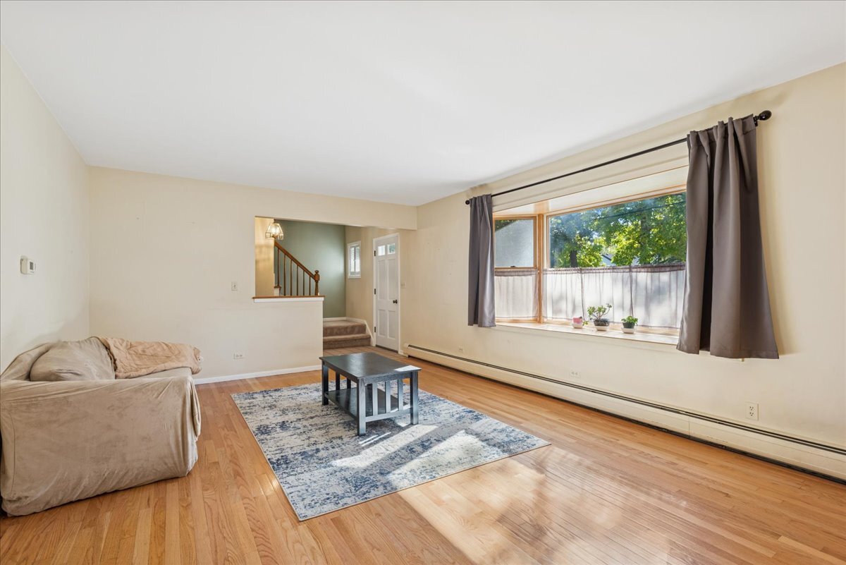 58 E Division Street, Villa Park, IL 60181