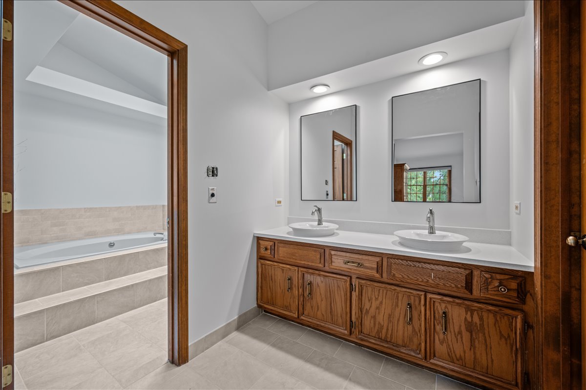 2280 Barth Drive, Naperville, IL 60565
