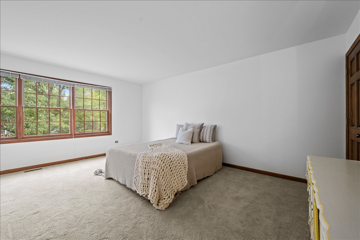 2280 Barth Drive, Naperville, IL 60565