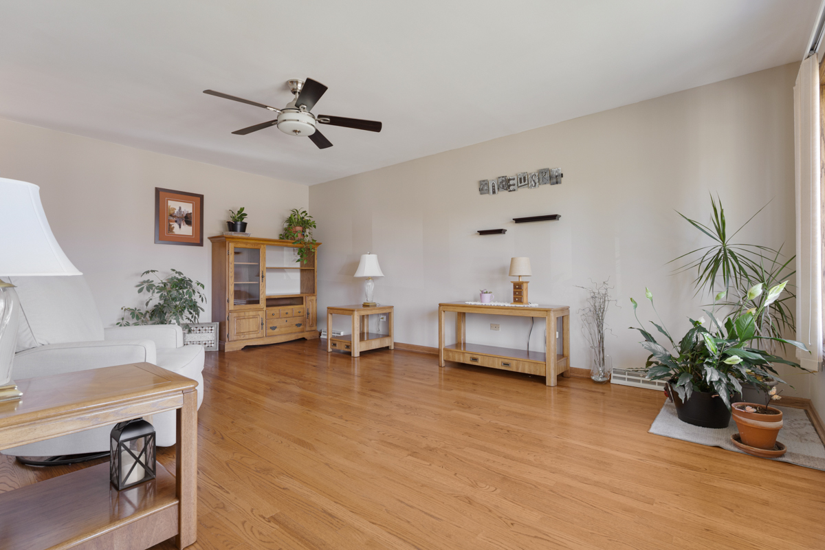 9208 NASHVILLE Avenue, Oak Lawn, IL 60453