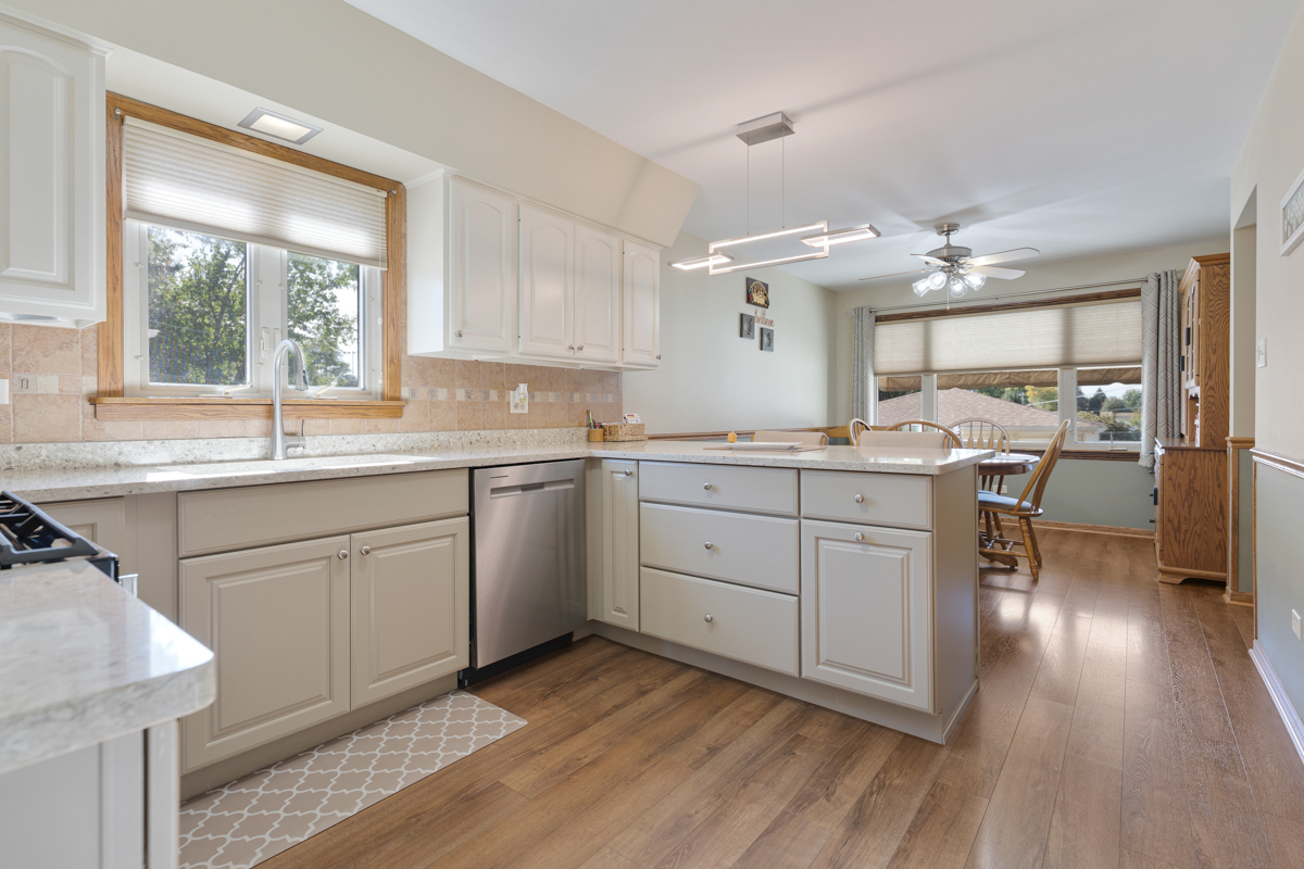 9208 NASHVILLE Avenue, Oak Lawn, IL 60453
