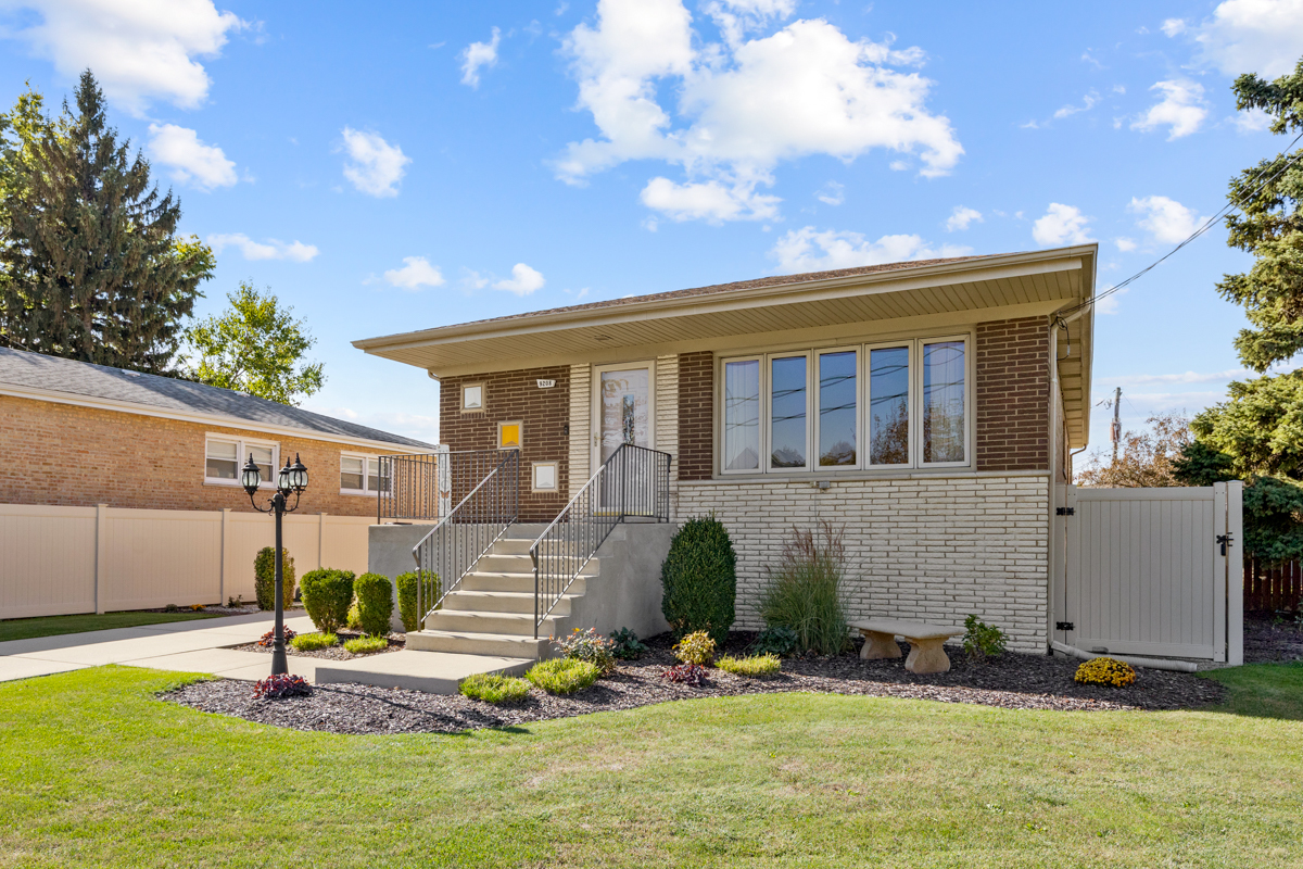 9208 NASHVILLE Avenue, Oak Lawn, IL 60453