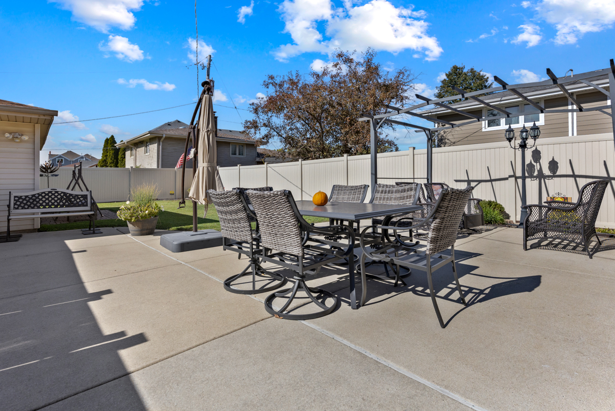 9208 NASHVILLE Avenue, Oak Lawn, IL 60453