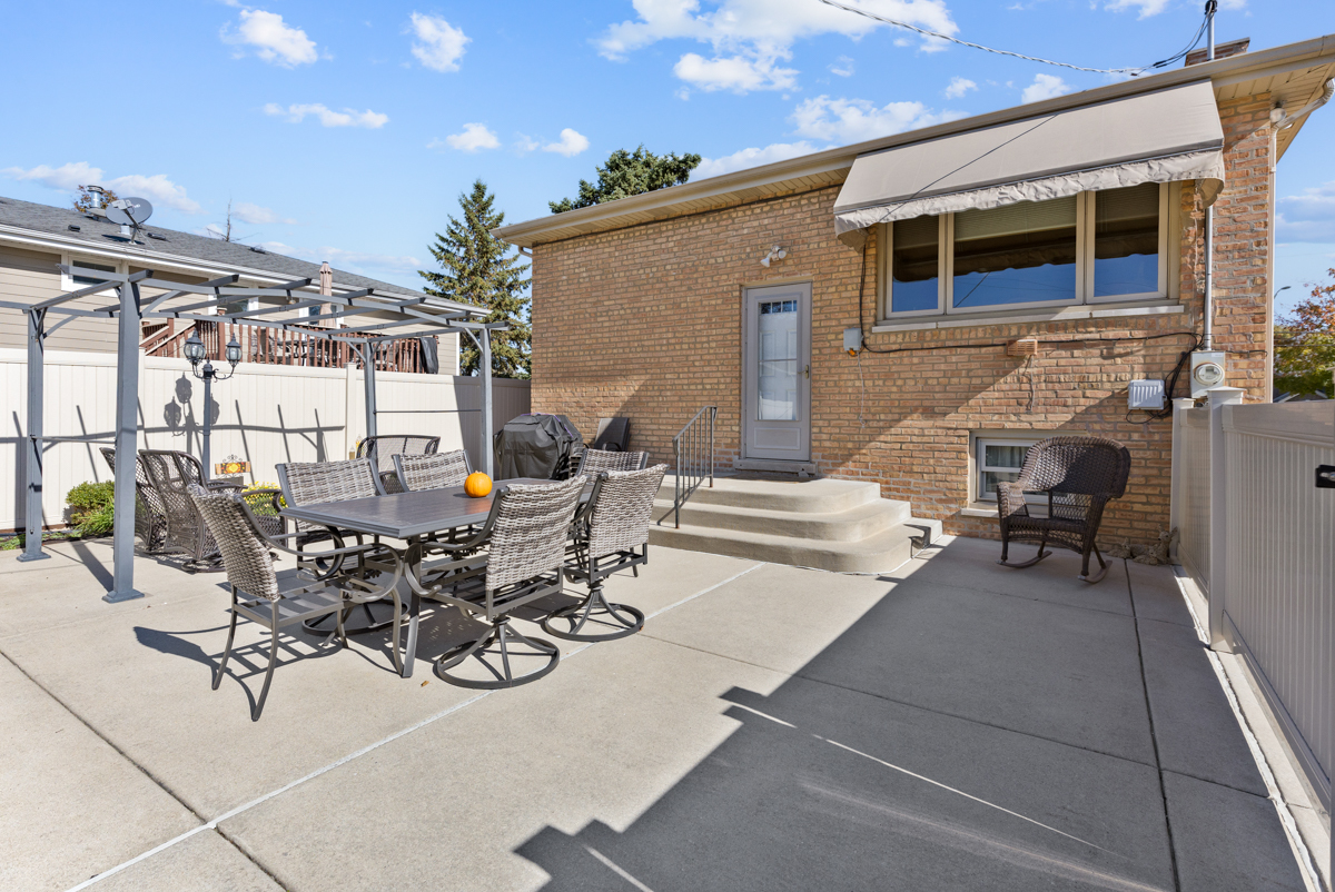 9208 NASHVILLE Avenue, Oak Lawn, IL 60453