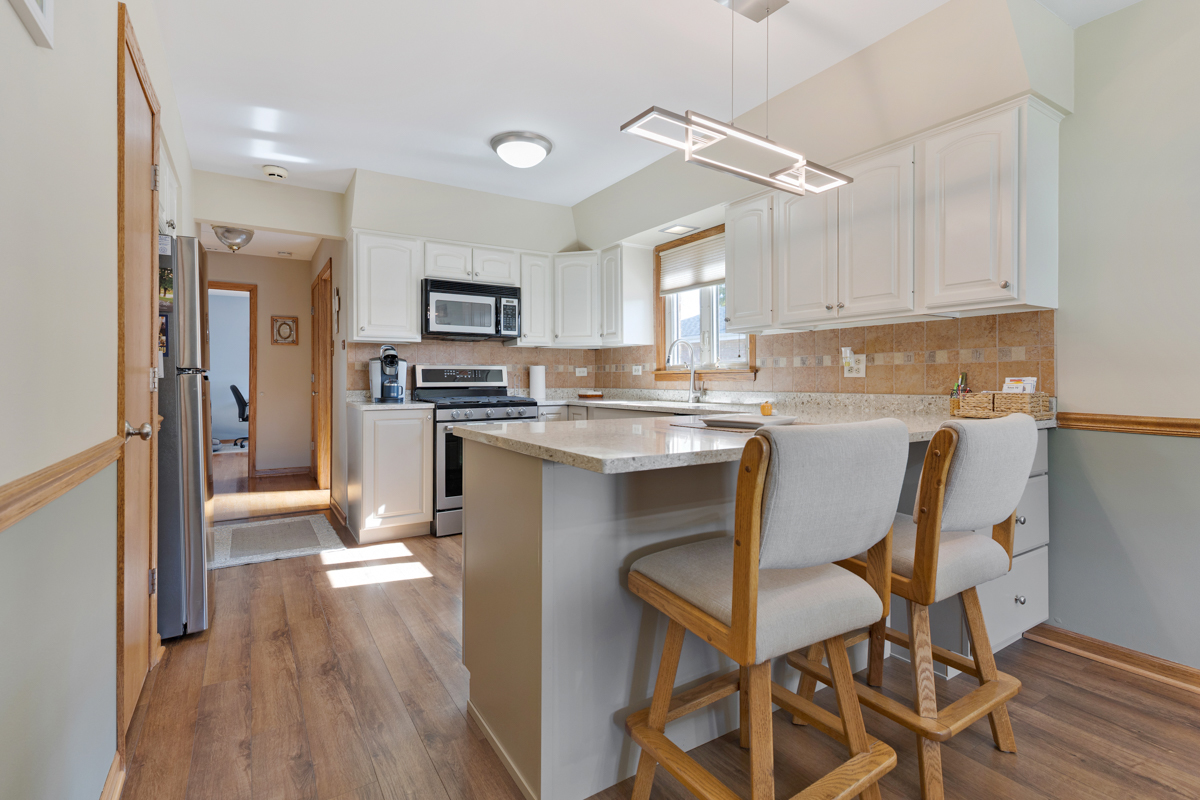 9208 NASHVILLE Avenue, Oak Lawn, IL 60453