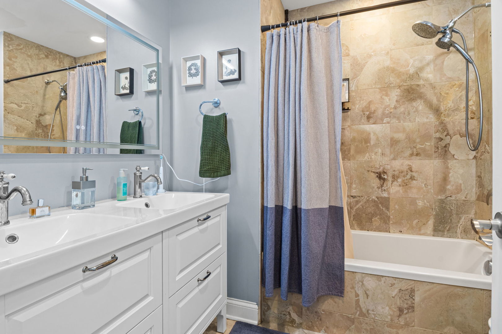 2704 W Cortland Street #3, Chicago, IL 60647