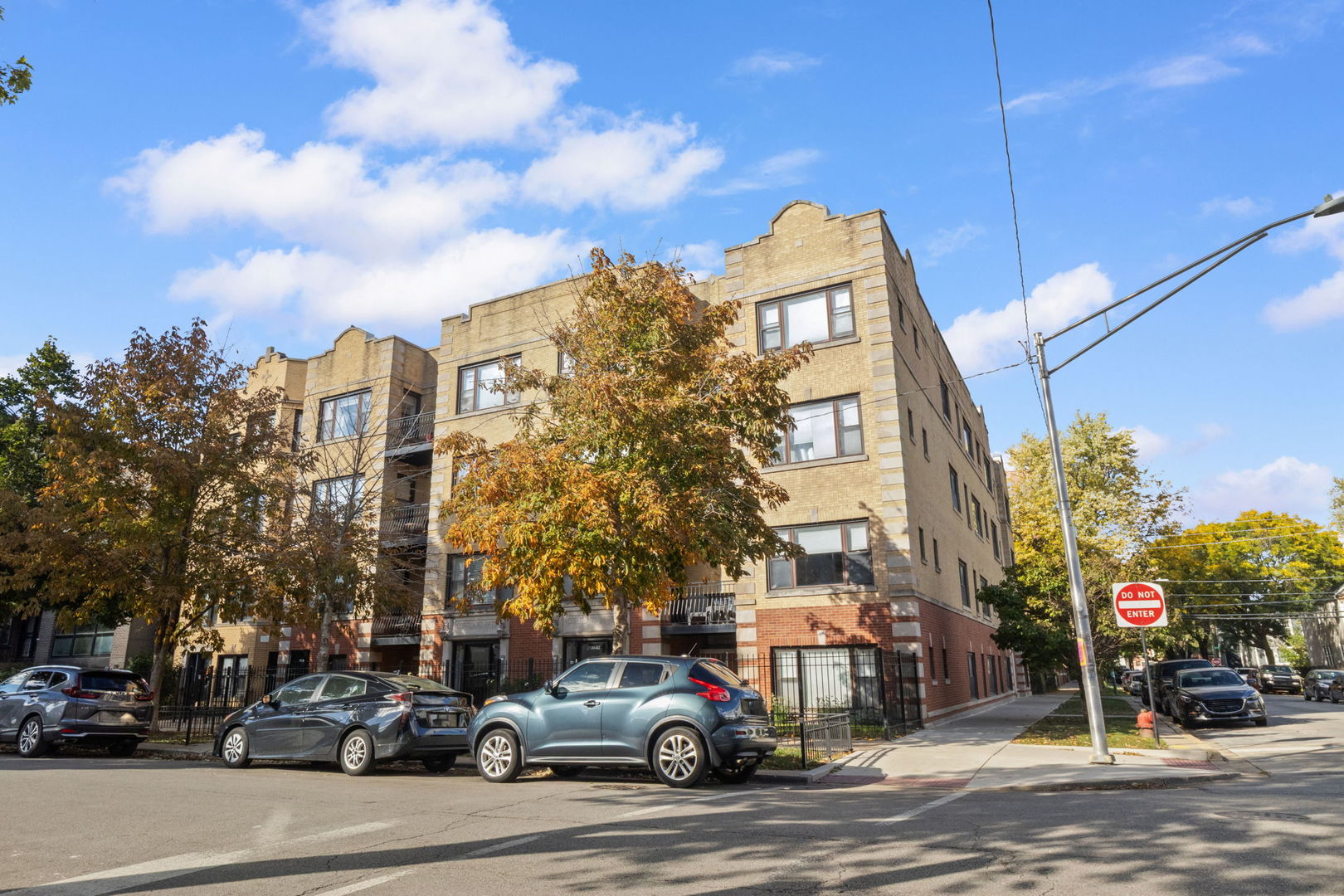 2704 W Cortland Street #3, Chicago, IL 60647