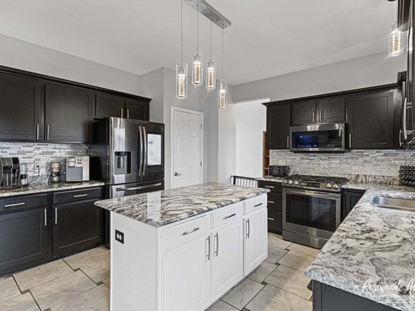 39W093 Shannon Square, Geneva, IL 60134