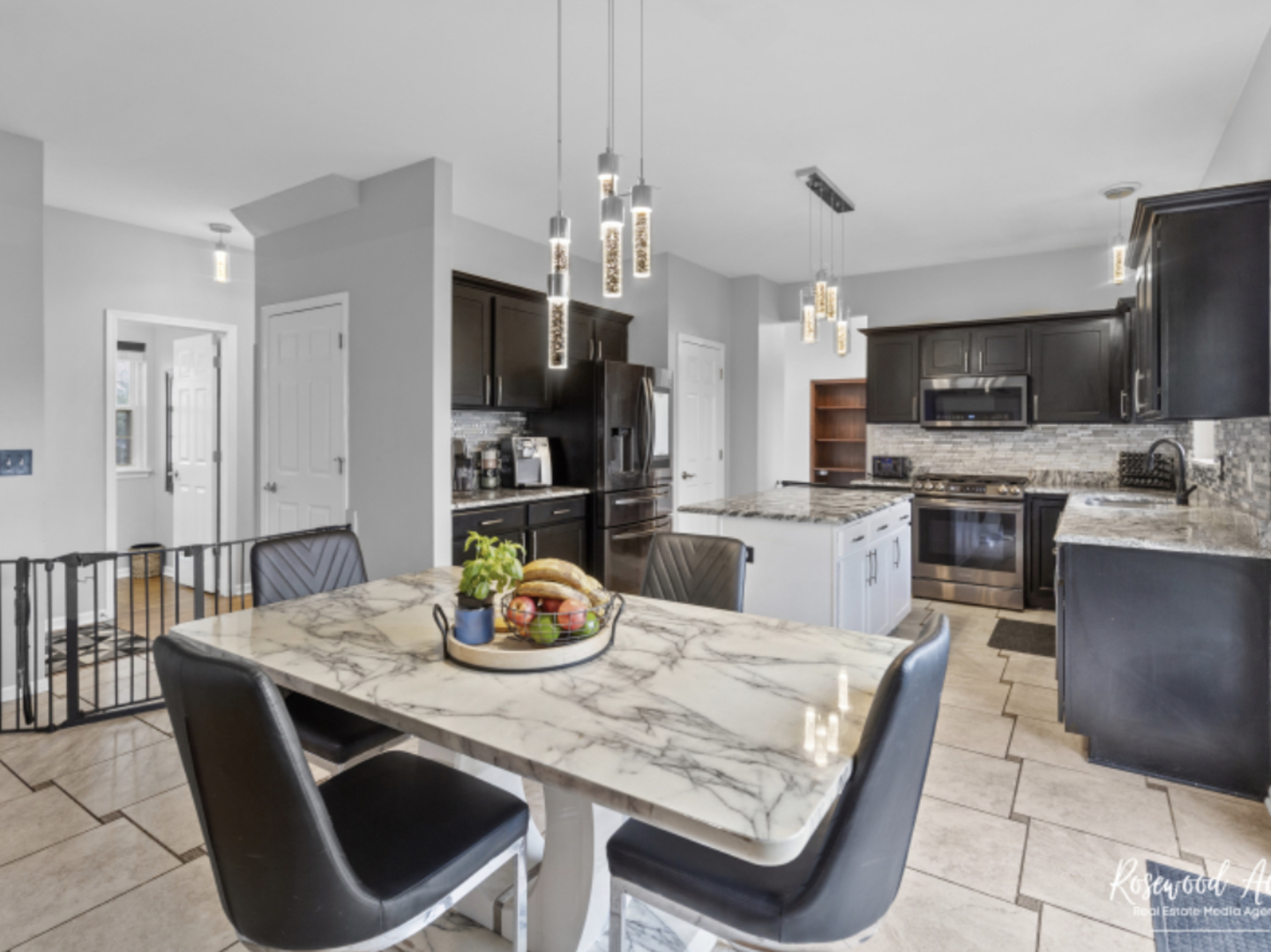 39W093 Shannon Square, Geneva, IL 60134