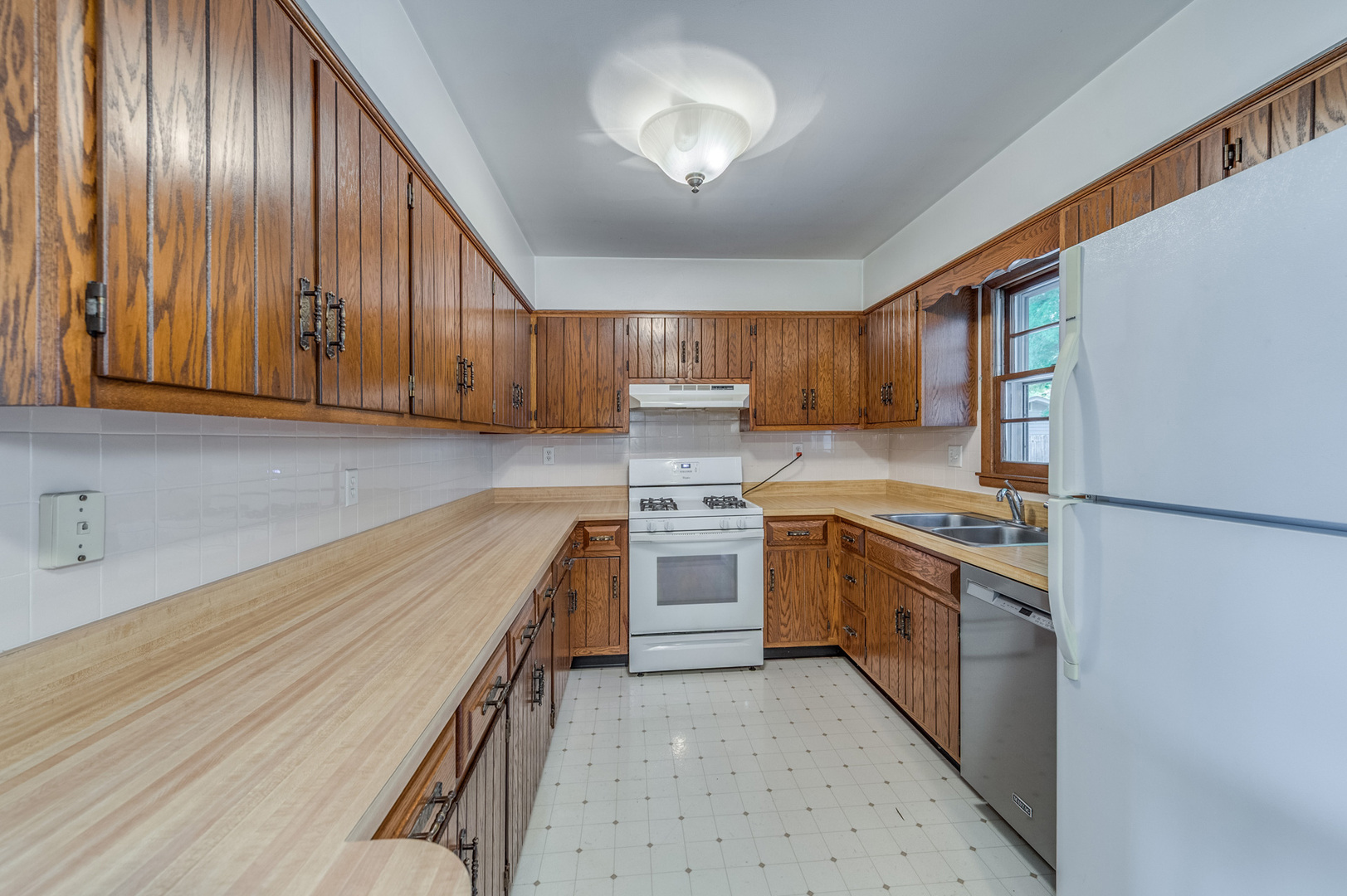 13 Poplar Place, North Aurora, IL 60542