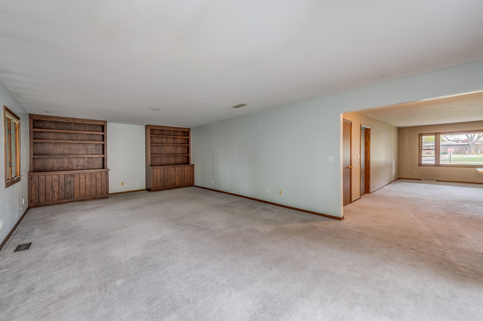 13 Poplar Place, North Aurora, IL 60542