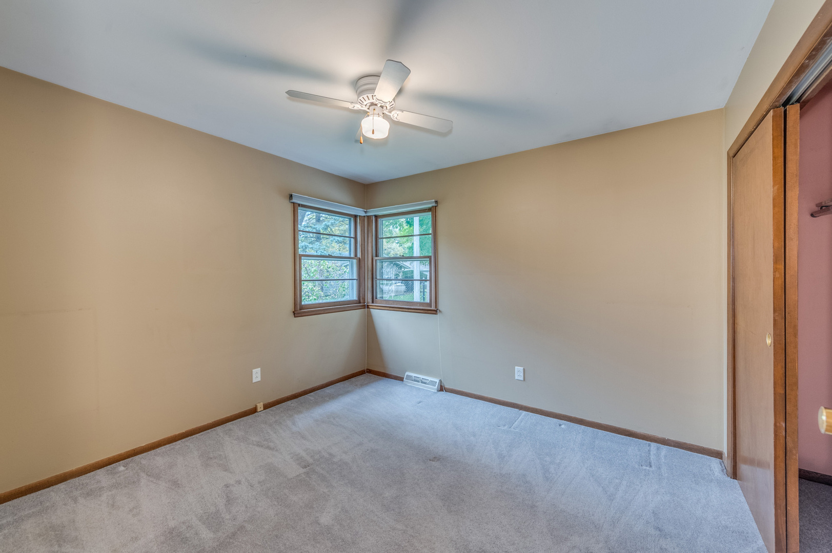13 Poplar Place, North Aurora, IL 60542