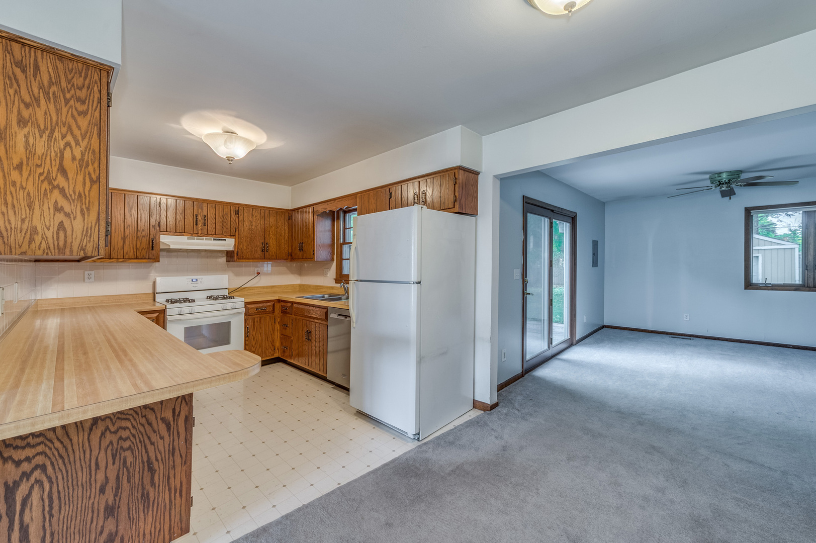 13 Poplar Place, North Aurora, IL 60542