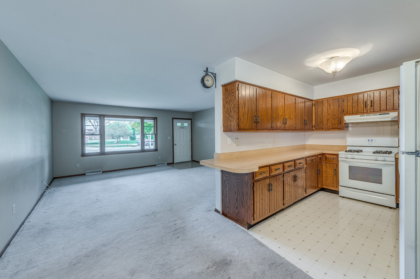 13 Poplar Place, North Aurora, IL 60542