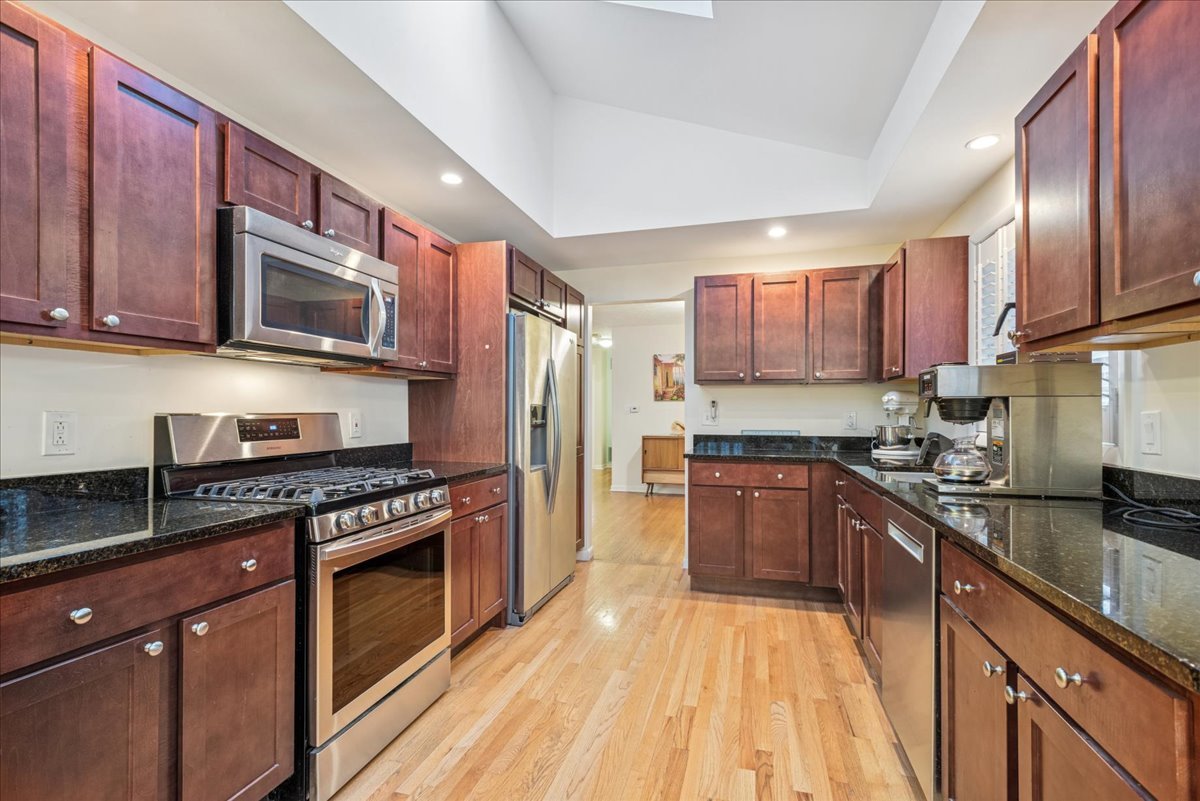 512 S Busse Road, Mount Prospect, IL 60056