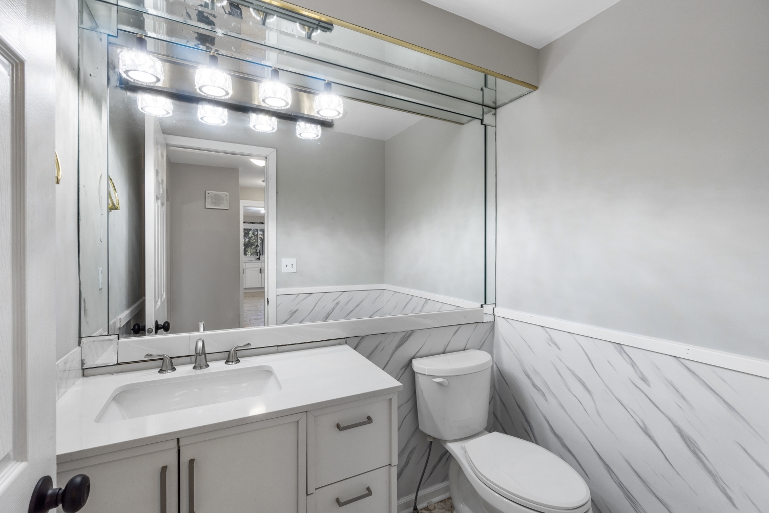 210 Oak Lane, Winthrop Harbor, IL 60096