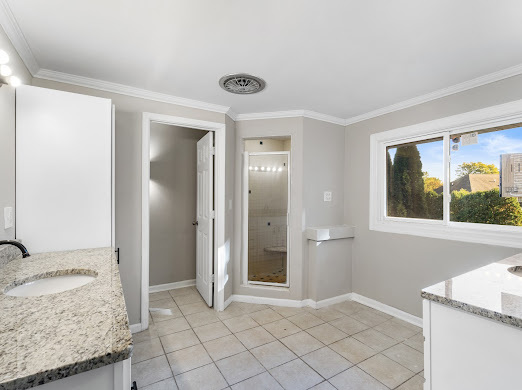 210 Oak Lane, Winthrop Harbor, IL 60096