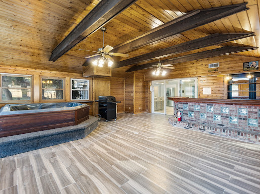 210 Oak Lane, Winthrop Harbor, IL 60096