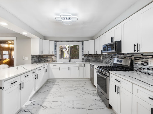 210 Oak Lane, Winthrop Harbor, IL 60096