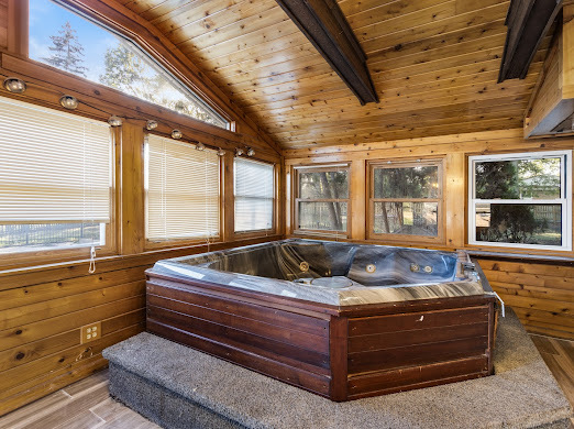 210 Oak Lane, Winthrop Harbor, IL 60096