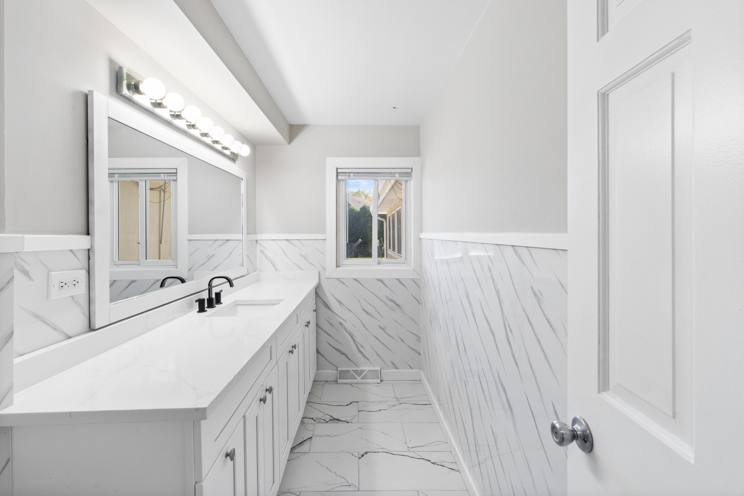 210 Oak Lane, Winthrop Harbor, IL 60096