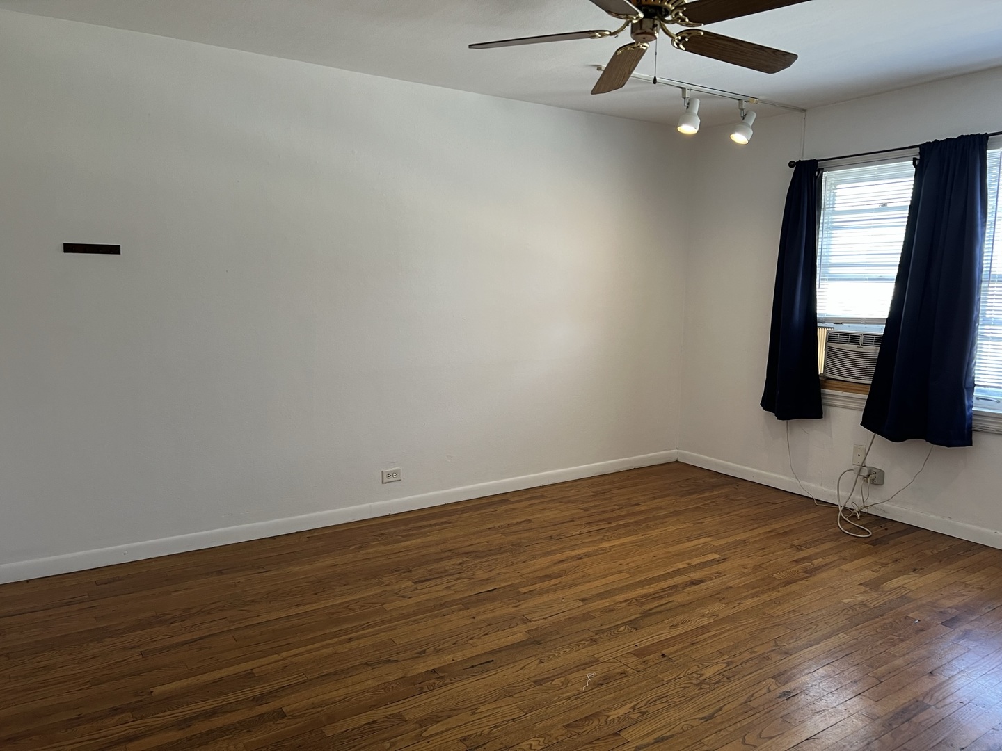 10 E Jefferson Avenue #2, Naperville, IL 60540