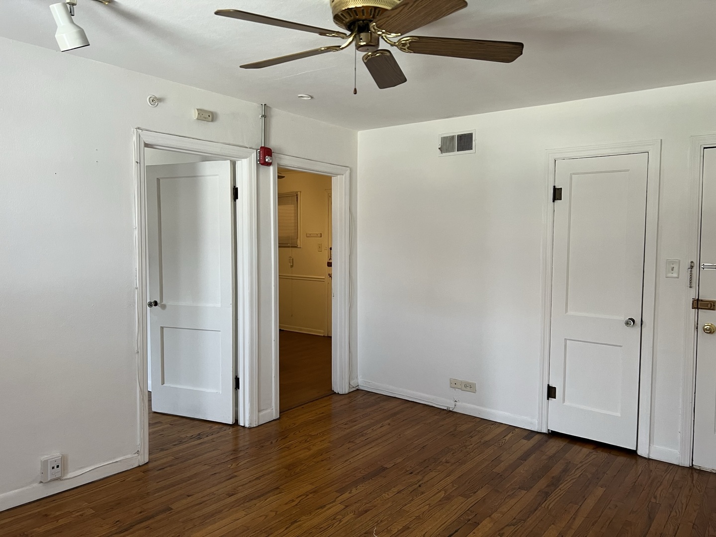 10 E Jefferson Avenue #2, Naperville, IL 60540