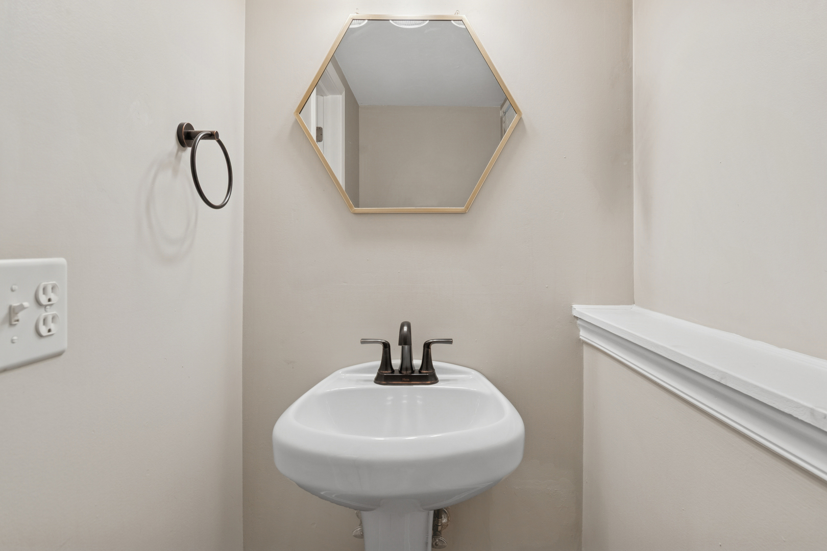 6410 Macarthur Drive, Woodridge, IL 60517