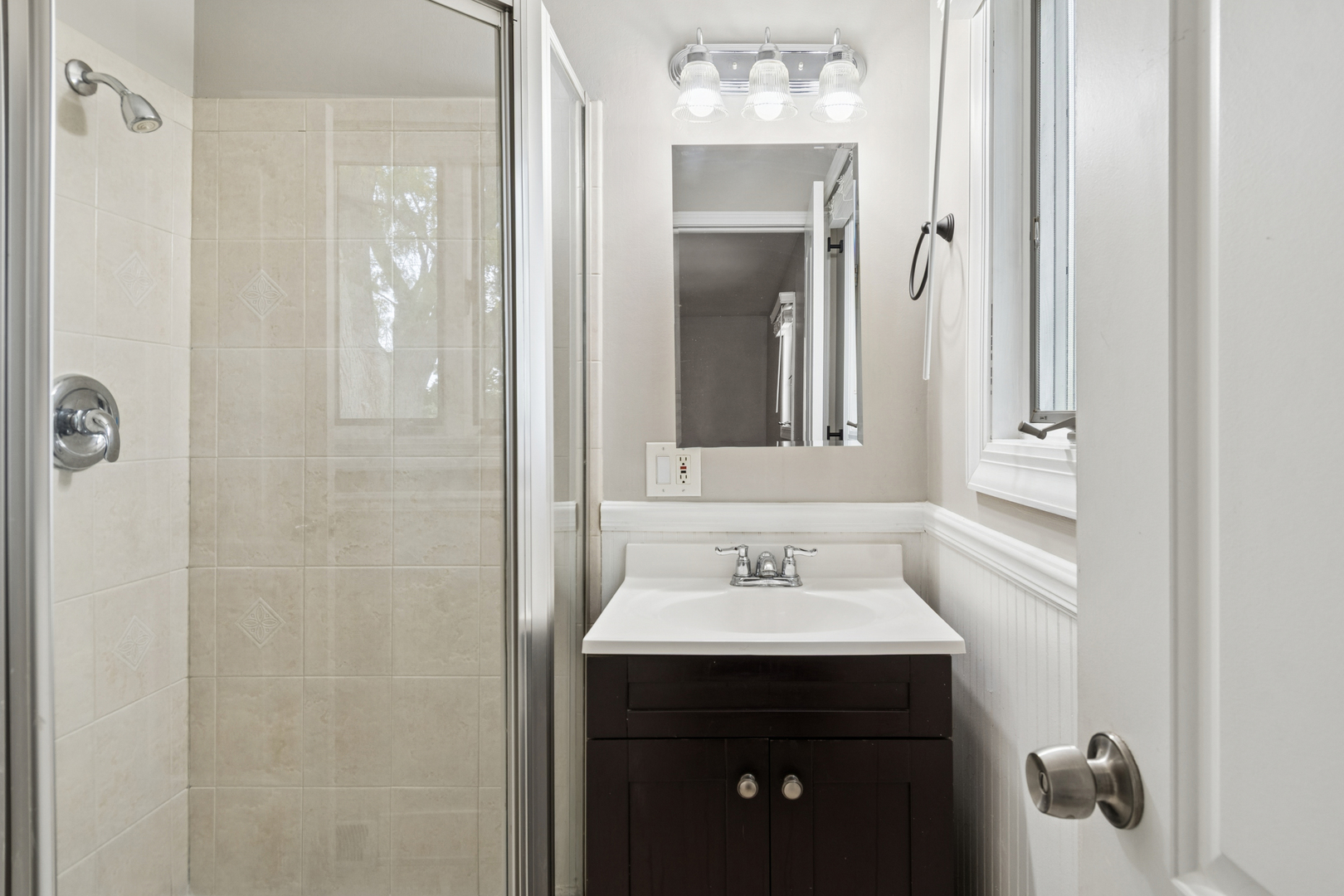 6410 Macarthur Drive, Woodridge, IL 60517