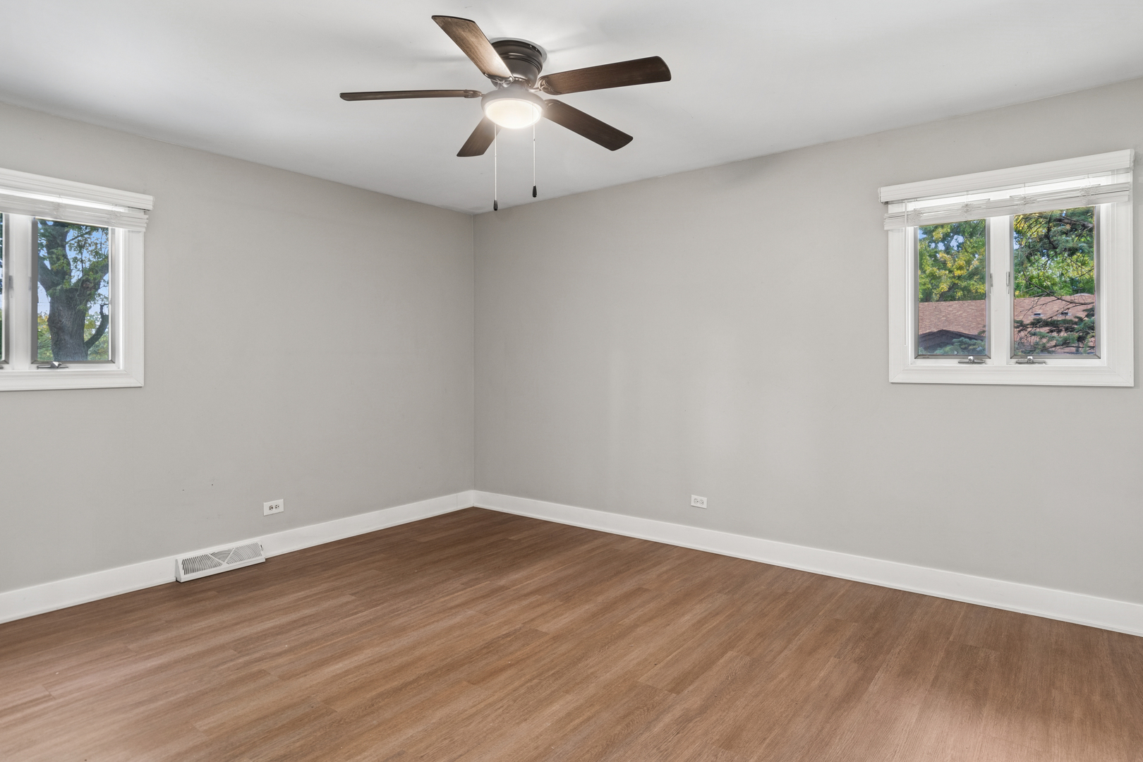 6410 Macarthur Drive, Woodridge, IL 60517